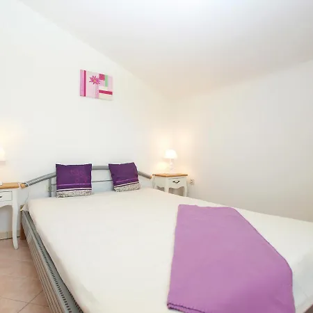 Apartment Tonka 1593 Pula